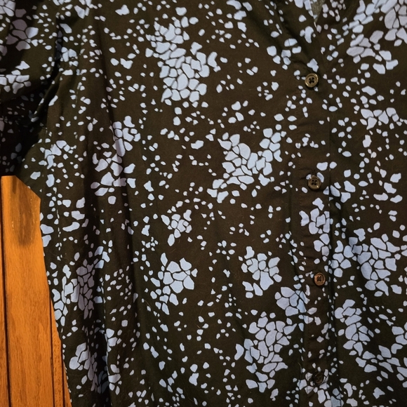 WHO WHAT WEAR Black & Light Blue Abstract Floral Button Down Blouse Size Large - Picture 6 of 15